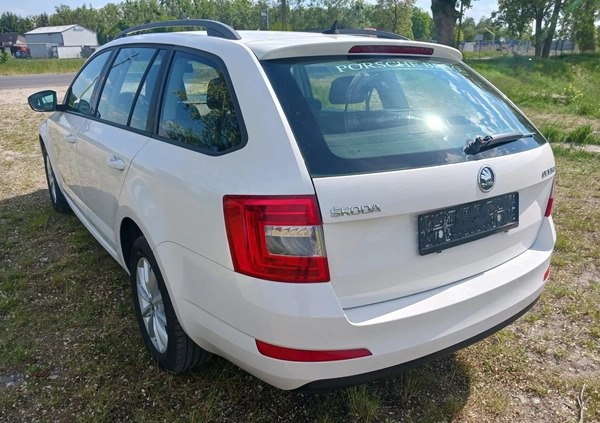 Skoda Octavia cena 23900 przebieg: 298000, rok produkcji 2014 z Poznań małe 121